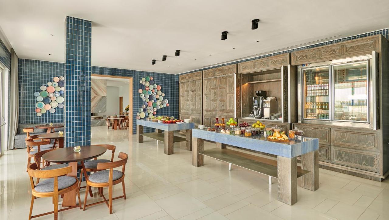 Hyatt Regency Aqaba Ayla Resort Exterior photo The buffet at the hotel