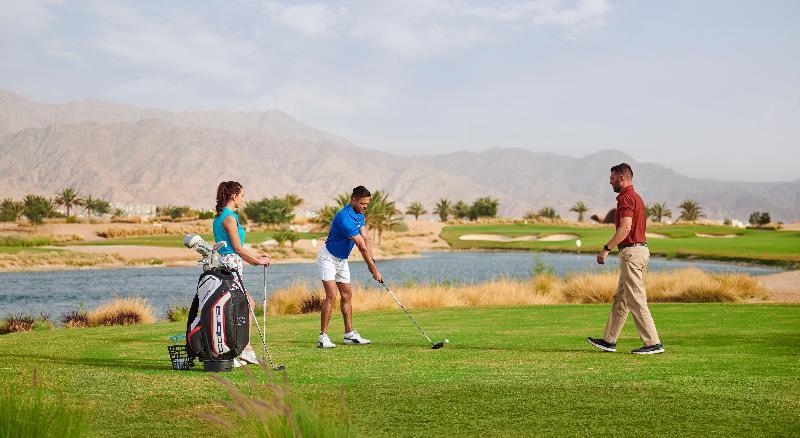 Hyatt Regency Aqaba Ayla Resort Exterior photo Golfers at Al Hamra Golf Club